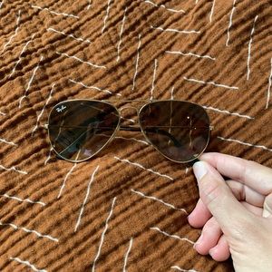 Ray Ban classic gold aviators